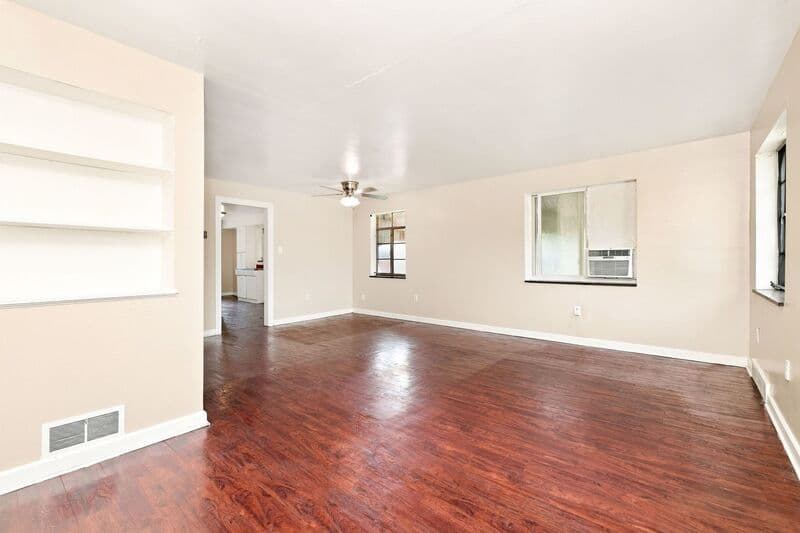 Dayton House: 960 Sherwood Dr