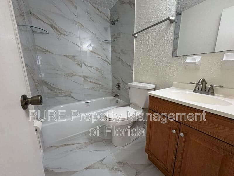 Ocala House: 6807 NW 62nd Place
