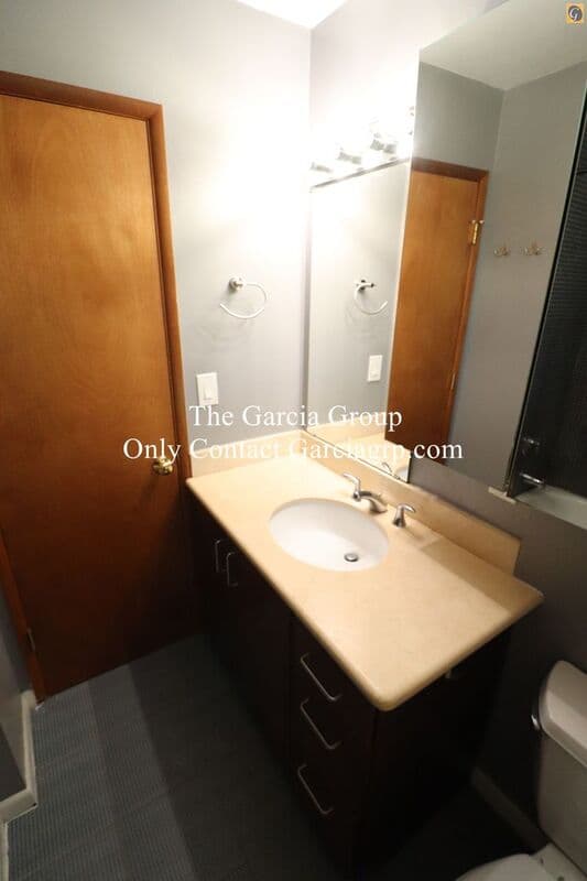 Portland Condo: 908 SW Gaines St