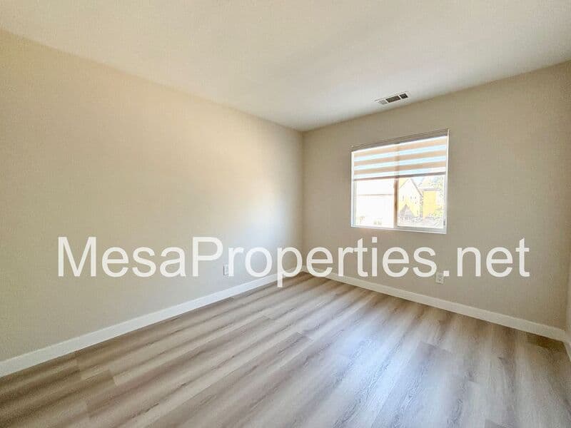 Victorville House: 15113 Pasture Way