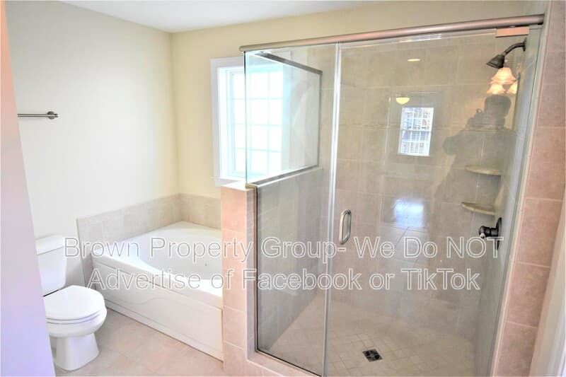 Fayetteville House: 1601 Ft. Bragg Rd