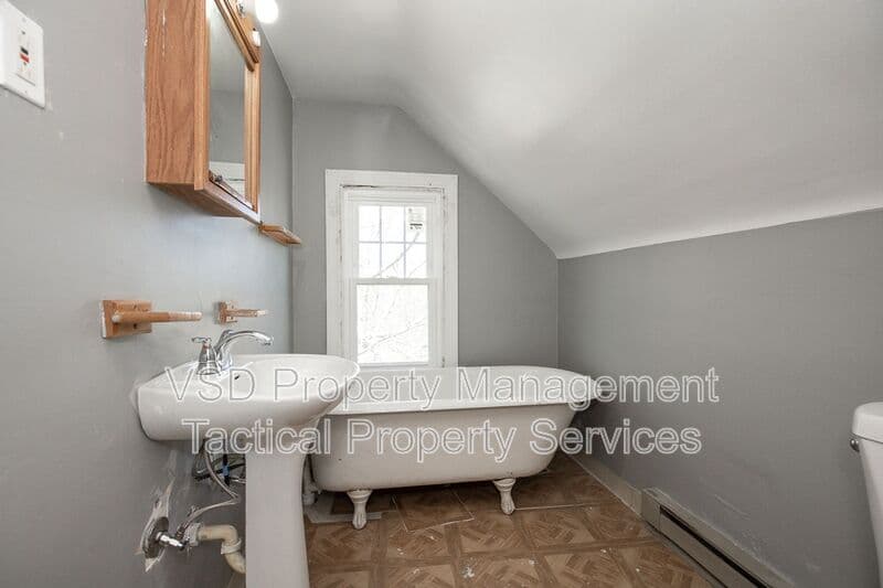 Cleveland Condo: 14717 Milverton Rd