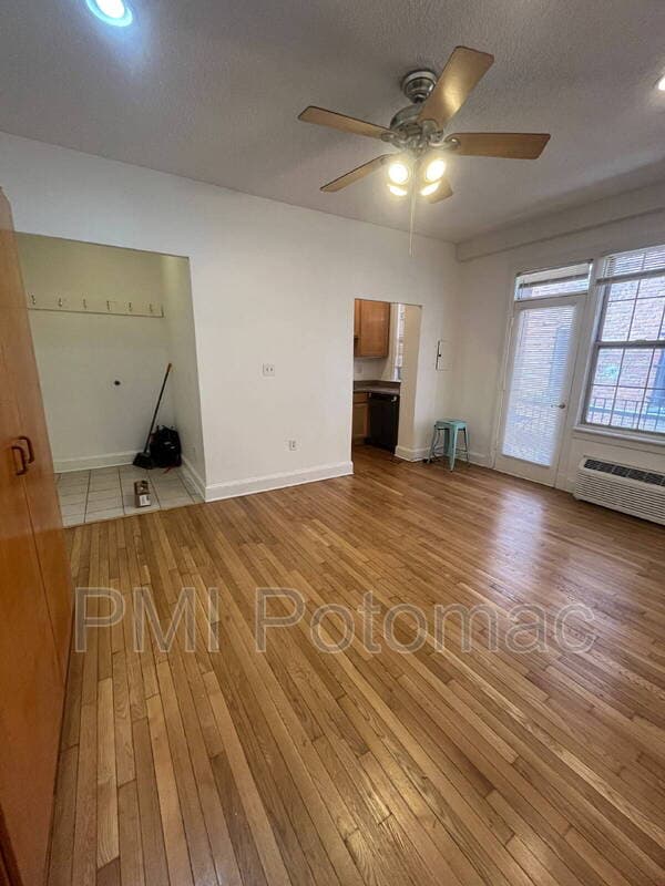 Washington Condo: 1401 Columbia Rd NW