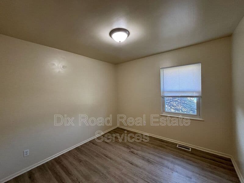 Englewood House: 530 Unger Avenue