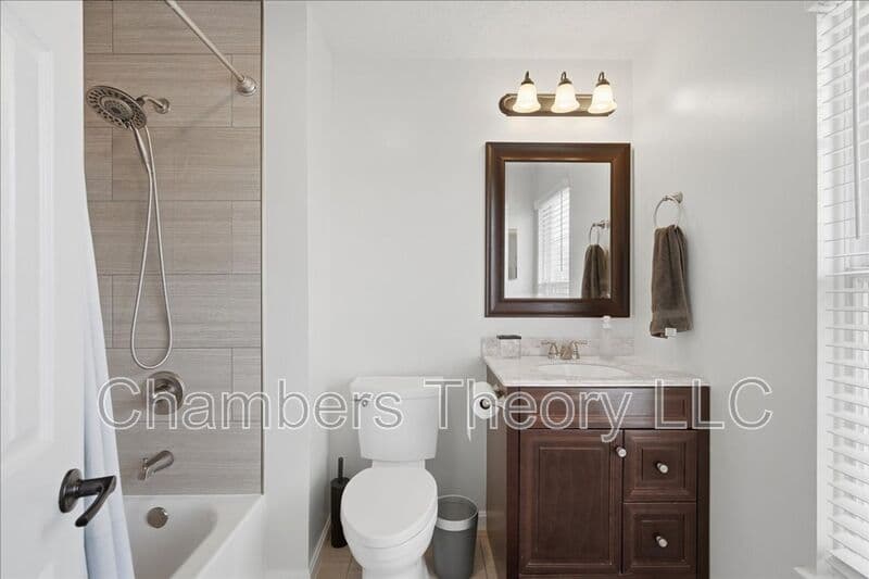 Ashburn House: 44046 Choptank Ter