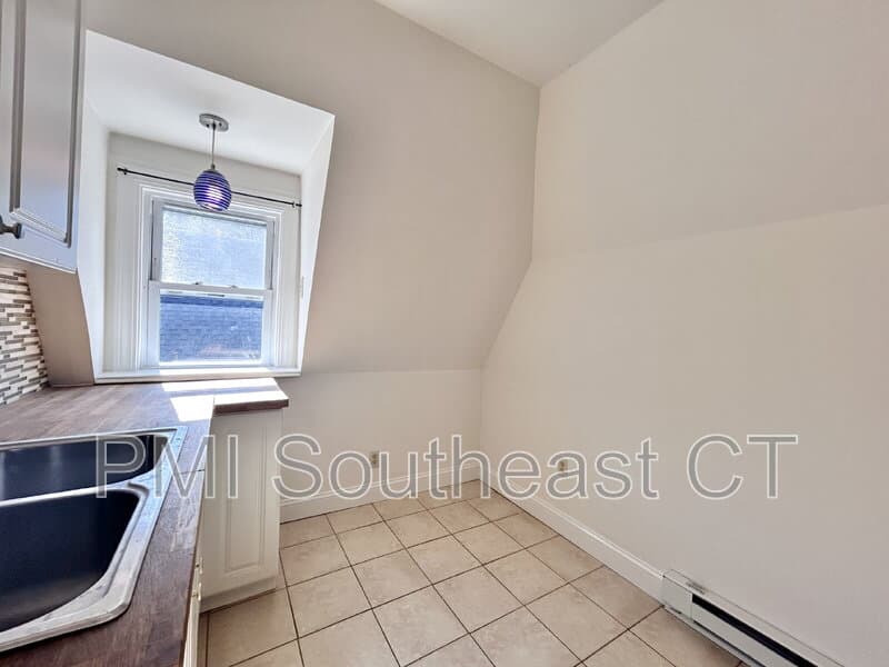 New London Condo: 285 Montauk Avenue