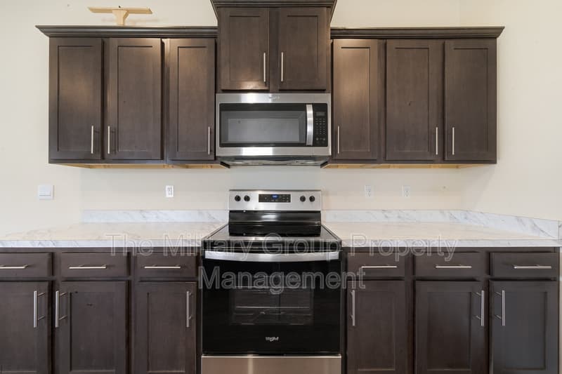 Jacksonville House: 15729 Equine Gait Dr