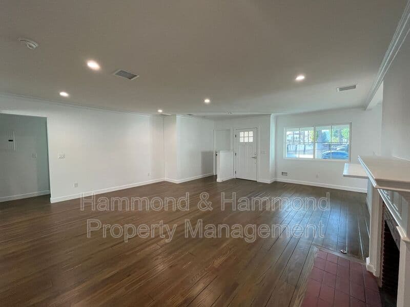 Sherman Oaks House: 13607 Huston St.