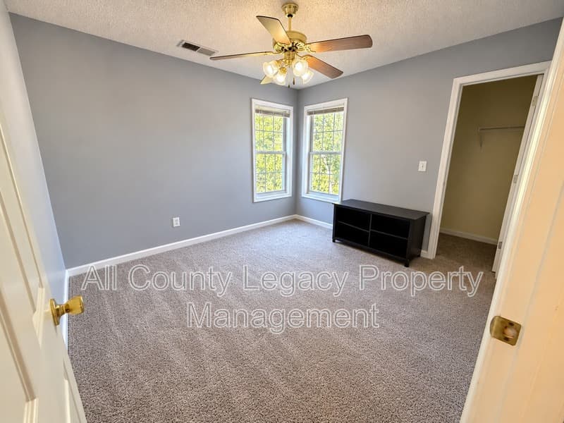 Loganville House: 305 Greenleaf Ct