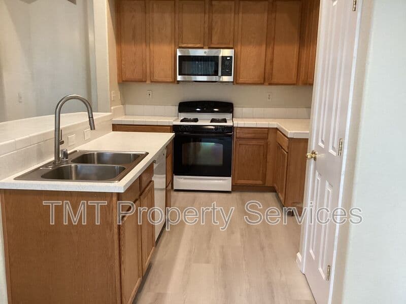 Elk Grove House: 10012 Mosaic Way