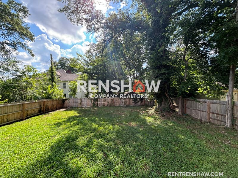 Memphis House: 59 N Willett St