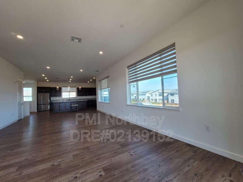 Fairfield House: 2466 Shore Vista