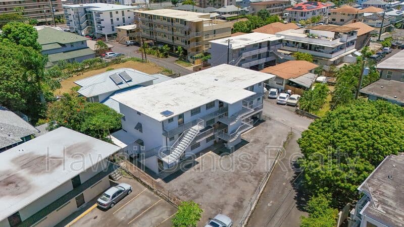 Honolulu House: 39 Hialoa St