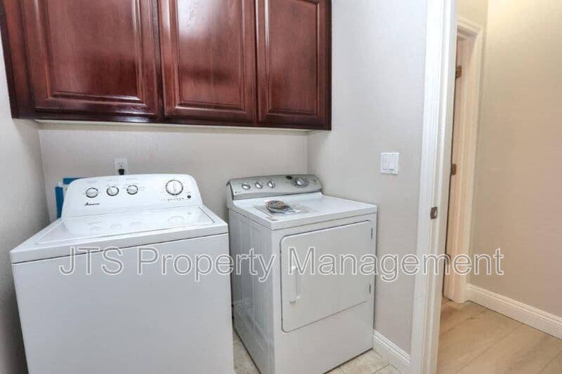 Sacramento House: 5424 Washoe Street
