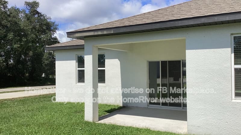 Poinciana House: 8 Zinnia Ln E