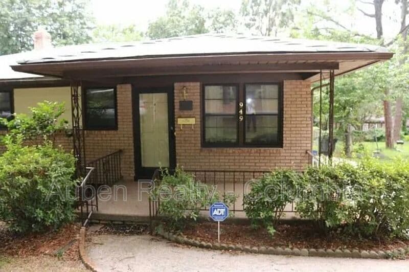 Columbia House: 949 Howard St