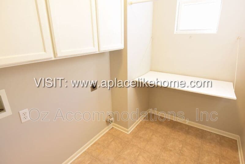 Olathe House: 22413 W 113th Ter