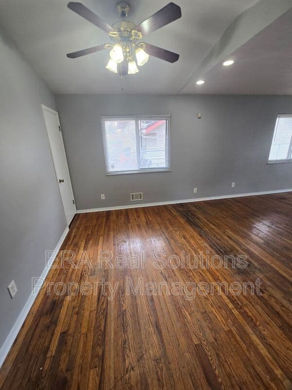 Columbus House: 1494 Selkirk Road
