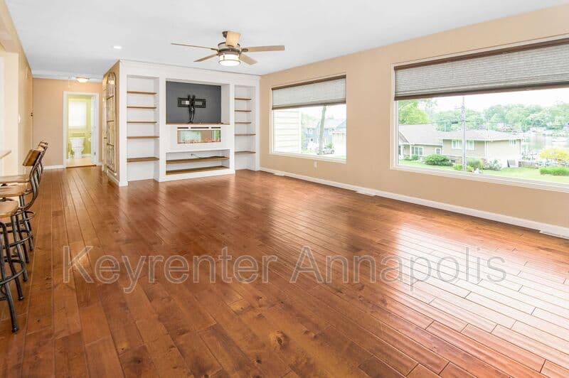 Crownsville House: 840 Valentine View