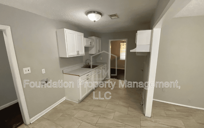 Memphis House: 5168 Neely Road