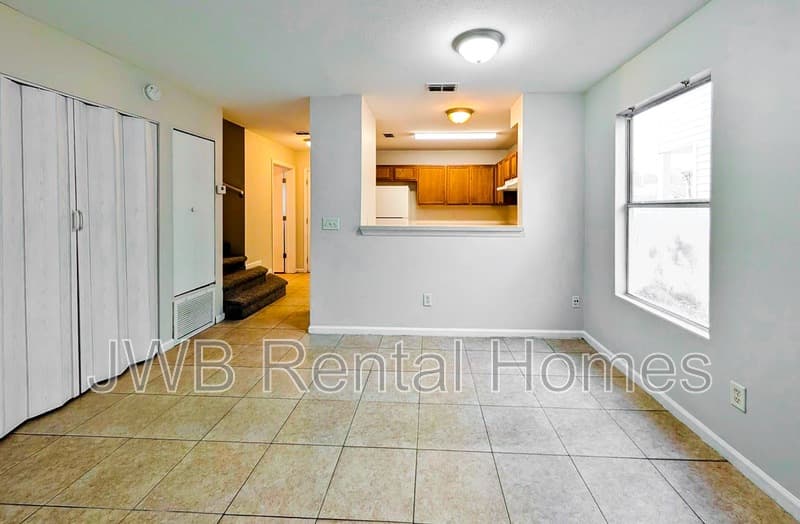 Atlantic Beach Townhome: 79 W 5th St