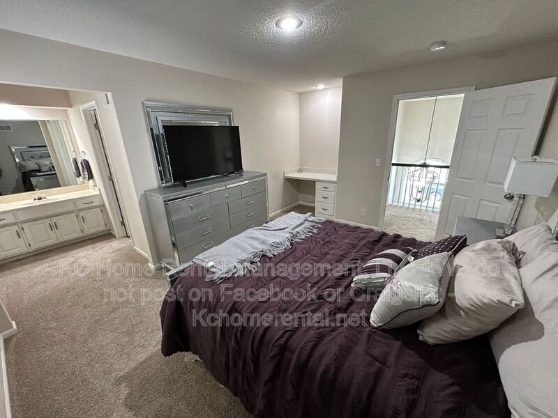 Overland Park House: 11429 W 142nd Ter