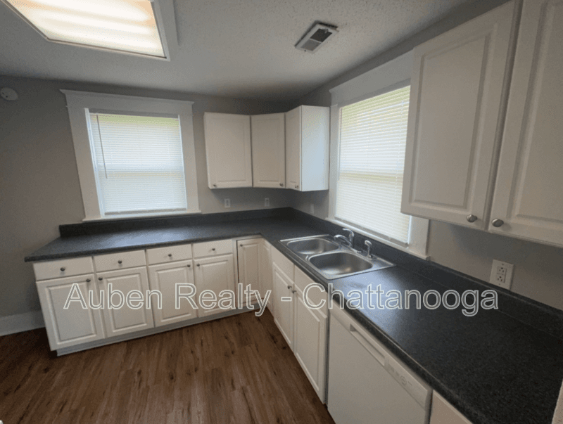 Chattanooga House: 2413 Stuart Street