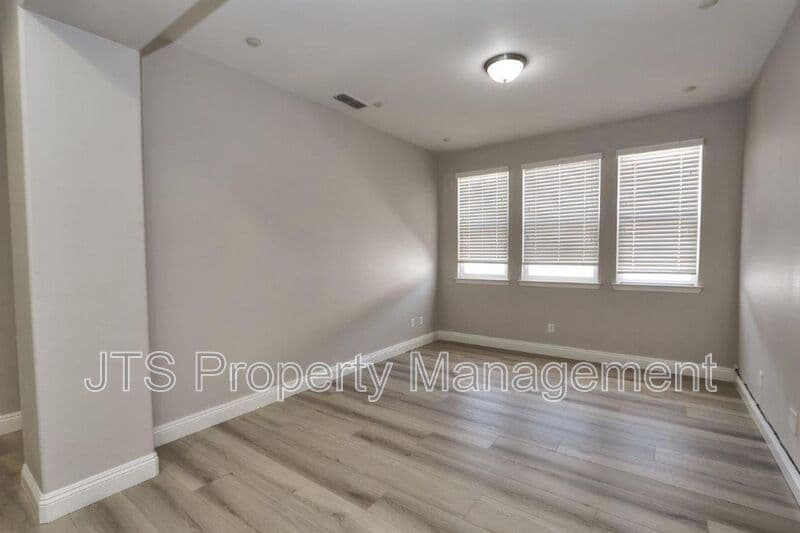 Sacramento House: 5424 Washoe Street