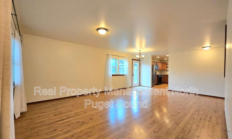 Stanwood House: 28602 74th Dr NW