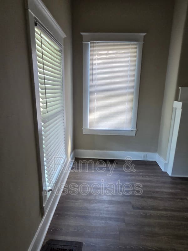 Louisville House: 4106 S 2nd Street