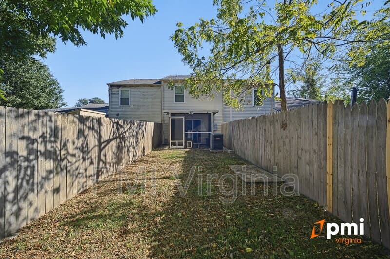 Virginia Beach Townhome: 765 Hampshire Ln
