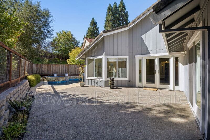 Pleasant Hill House: 26 Driftwood Court