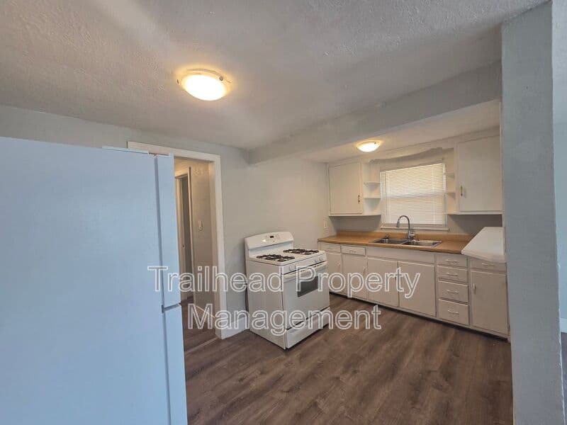 Independence House: 724 N Noland Rd