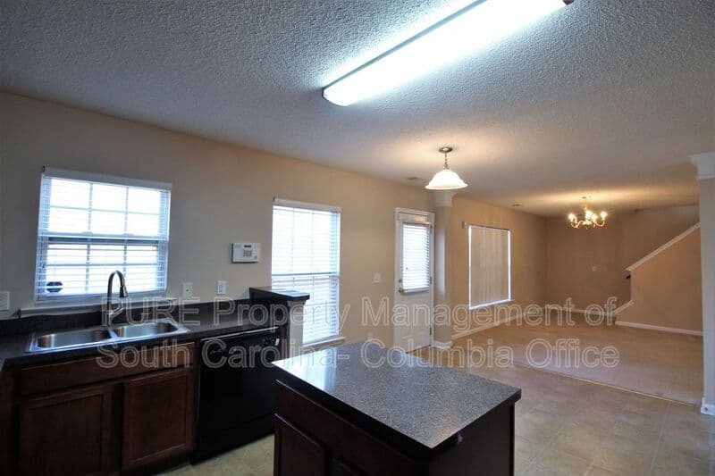Columbia House: 581 Heron Glen Dr