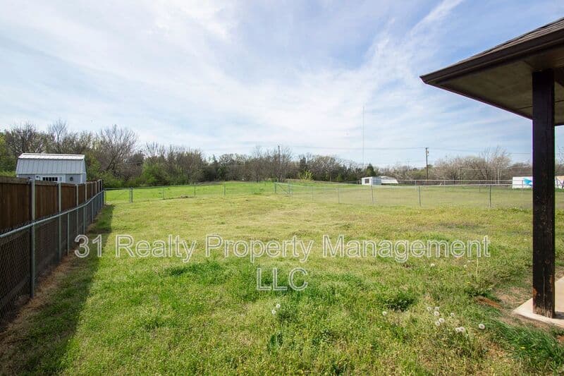 Denison House: 700 E Bullock St