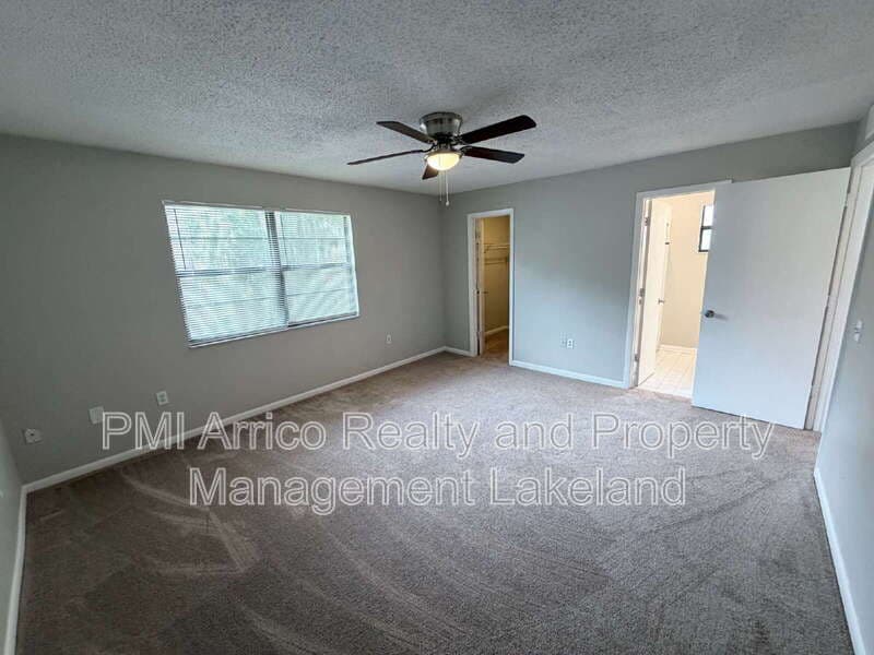 Lakeland House: 3584 Raintree Cir