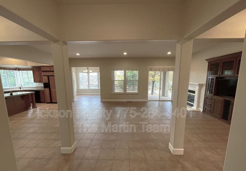 Reno House: 1850 Sun Shadow Court