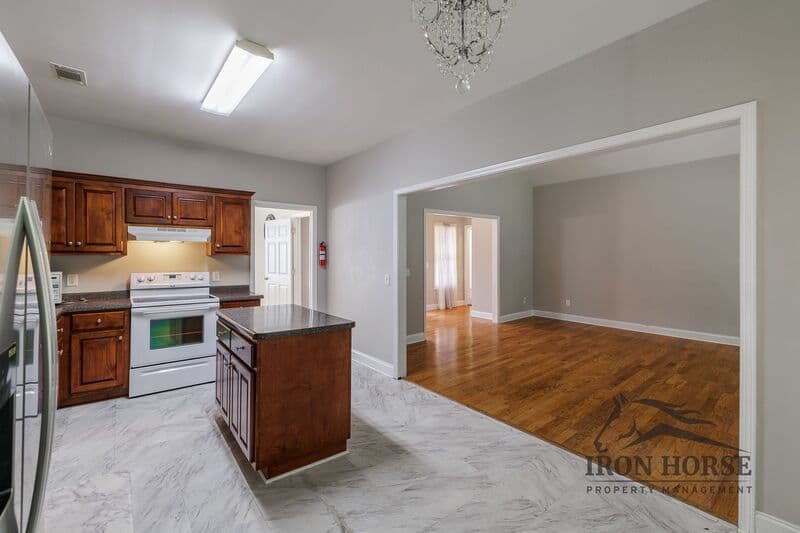 Athens House: 411 Timber Creek Dr