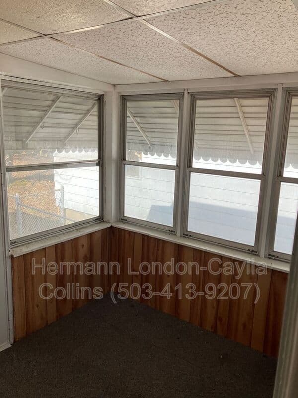 Saint Louis House: 5657 Sunbury Ave