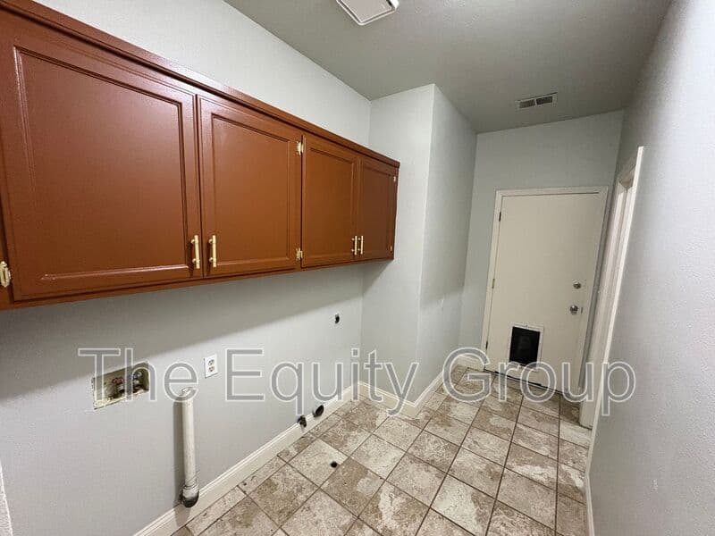 Hanford House: 540 West Birch Ct