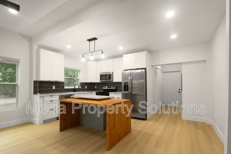Tampa House: 910 East Osborne Avenue