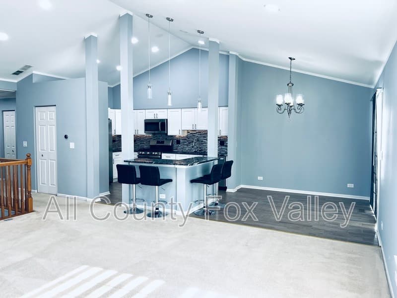 Algonquin Townhome: 300 Emerald Lane