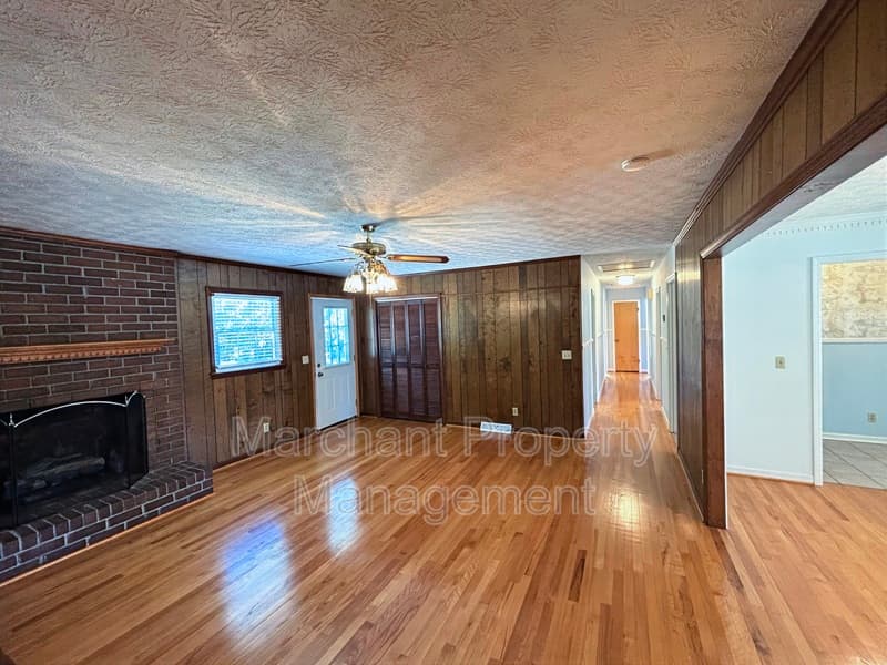 Travelers Rest House: 16 Farmington Trail