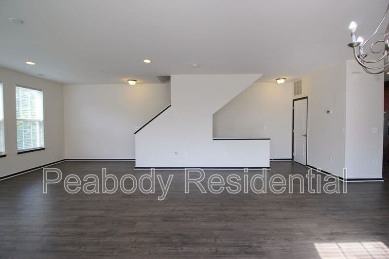Woodbridge House: 14782 Mason Creek Cir
