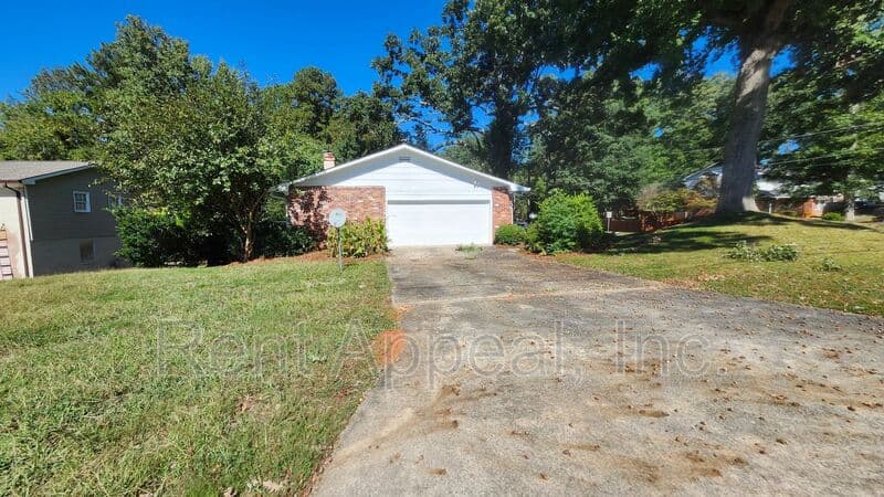 Decatur House: 2353 Greenway Drive