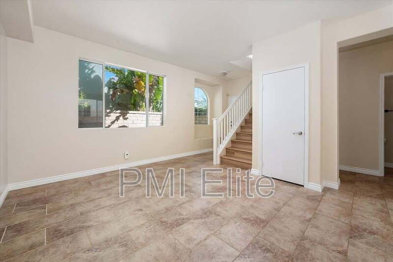 Castaic House: 32029 Cypress Way