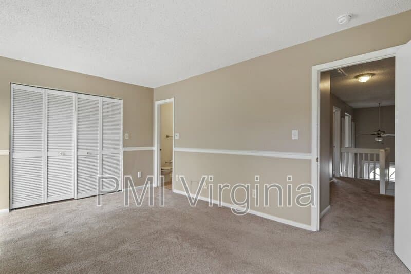 Virginia Beach Townhome: 737 Waters Dr