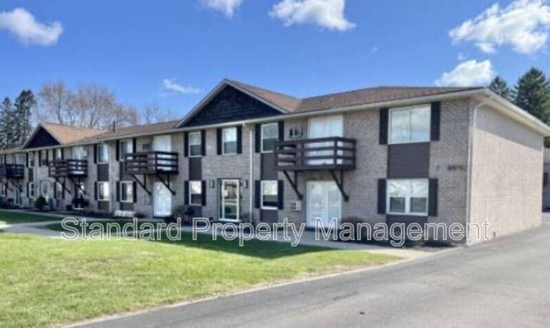 Rochester Condo: 2608 Dewey Ave (Apt 7)