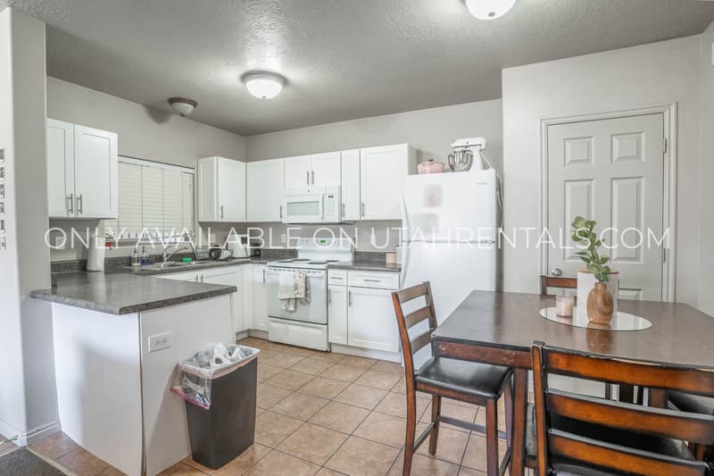 Provo House: 866 E 700 N