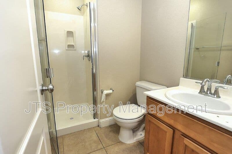 Orangevale House: 9041 Crescenda Lane